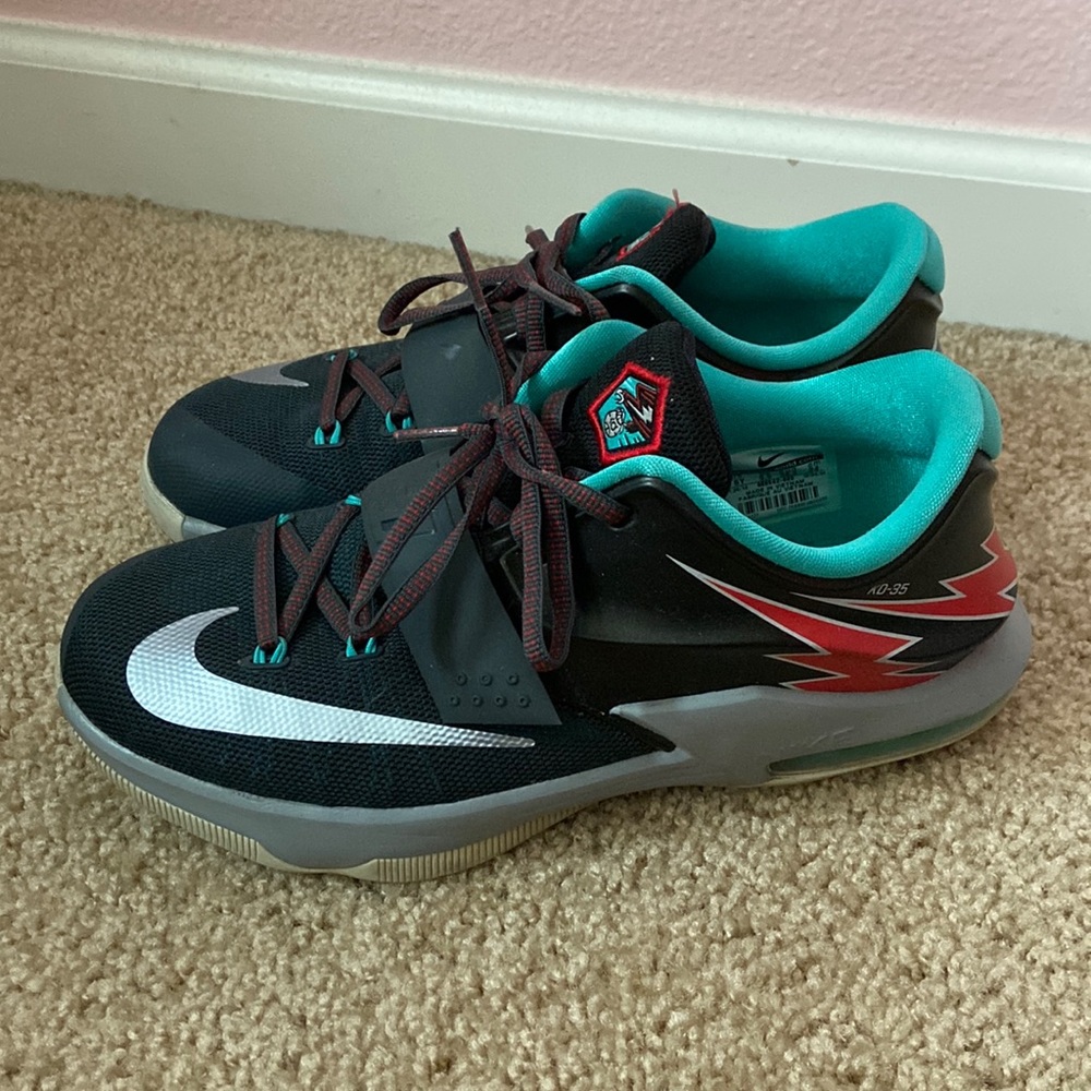 Nike KD 7 “Thunderbolt” size 6 grade school